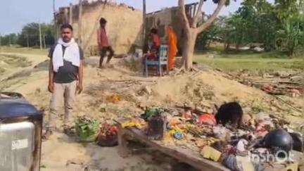 मधेपुर: मटरस गांव वार्ड चार में आग लगने से एक व्यक्ति का किराना दुकान सह घर जल गया, डेढ़ लाख की संपत्ति नष्ट हुई
