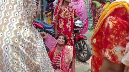 ডোমকল: ডোমকলে গাজর খেতে গিয়ে এক শিশুর মর্মান্তিক মৃত্যু, কান্নায় ভেঙে পড়েছেন গোটা পরিবার