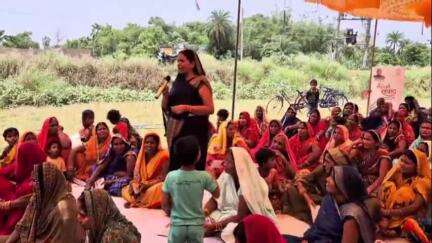 हुसैनगंज: मड़कन पंचायत में महिला संवाद: 250 महिलाओं को किया गया जागरूक