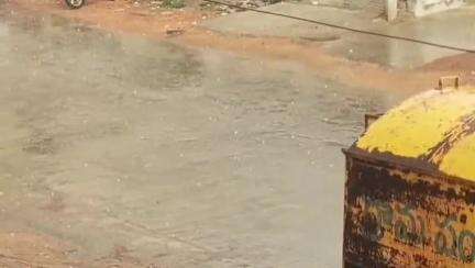 పటాన్​​చెరు: జిన్నారం మండల కేంద్రంలో ఆదివారం సాయంత్రం వడగండ్ల వర్షం, ఆశ్చర్యానికి లోనైన గ్రామస్తులు