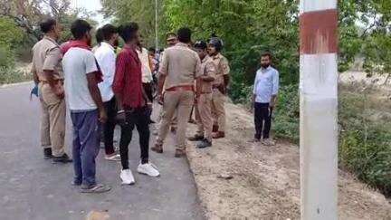 मिल्कीपुर: अकमा पूरे विंध्या गोस्वामी का पुरवा मोड़ के पास तेज रफ्तार बोलेरो ने बाइक में मारी टक्कर, 2 युवक गंभीर रूप से घायल