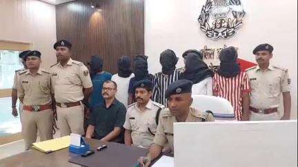 डेहरी: रोहतास पुलिस ने अंतरजिला वाहन लूट गिरोह का भंडाफोड़ किया, सात अपराधियों को किया गिरफ्तार