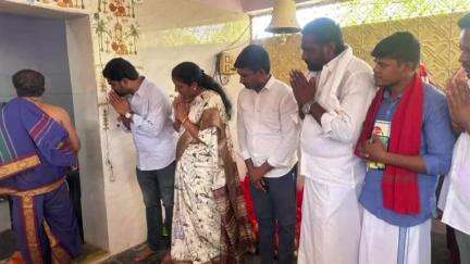జగిత్యాల: భక్త మార్కండేయ దేవాలయంలో ధ్వజ స్థంభం, నవ గ్రహాల విగ్రహ ప్రతిష్టాప కార్యక్రమంలో పాల్గొన మాజీ జెడ్పీ చైర్ పర్సన్