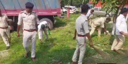 ठाकुरगंज: ठाकुरगंज आदर्श थाना परिसर में साप्ताहिक सफाई का आयोजन किया गया