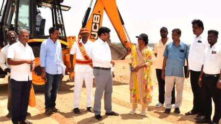 பென்னாகரம்: பென்னாகரம்  பருவதனஅள்ளி கிராமத்தில் முதலமைச்சர் சிறு விளையாட்டரங்கம் அமையவுள்ள இடத்தினை கலெக்டர் சதீஸ், கள ஆய்வு