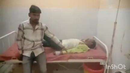 बिधूना: बेला क्षेत्र के कैथावा गांव के पास डंपर की चपेट में आकर बाइक सवार घायल