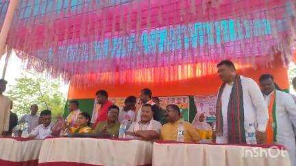 দক্ষিণ শালমাৰা: পদ্দ্যাৰভিটাত বিজেপি দলৰ 
বিশাল নিৰ্বাচনী জনসভা ,উপস্থিত দক্ষিণ শালমাৰা জিলা BJP ৰ সভাপতি