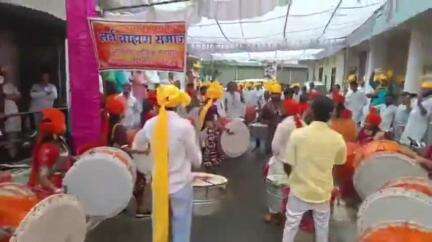 सीहोर नगर: भगवान परशुराम जयंती पर खजांची लाइन से निकला चल समारोह, कई हुए शामिल, जगह-जगह हुआ स्वागत