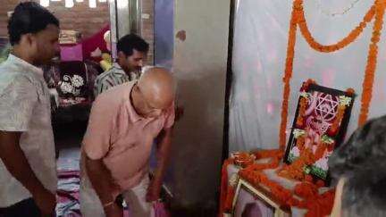 अनूप लाल दादा जी को सब आत्मीय श्रद्धांजलि अर्पीत कर उन्हें परमपुरुष से अपने में मिला लेने का प्रार्थना  सर्वमानित भाव से
