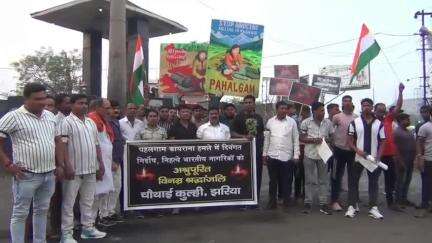 झरिया/जोरापोखर/सिंदरी: पहलगाम में आतंकी हमले के विरोध में आम नागरिकों ने निकाली आक्रोश रैली, चौथाई कुली भी शामिल