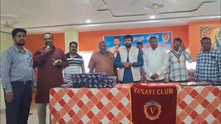 కామారెడ్డి: వాసవి క్లబ్ కామరెడ్డి బ్లడ్ డోనర్స్ అసోసియేషన్ ఇంటర్నేషనల్ వైశ్య ఫెడరేషన్ ఆధ్వర్యంలో రక్తదాన శిబిరం