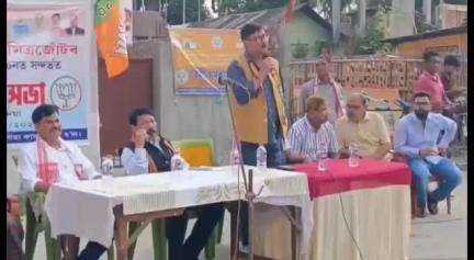 বৰপেটা: সুন্দৰীদিয়াত অসম গণ পৰিষদৰ প্ৰাৰ্থীৰ হৈ প্ৰচাৰ চলায় মন্ত্ৰী অতুল বৰাই