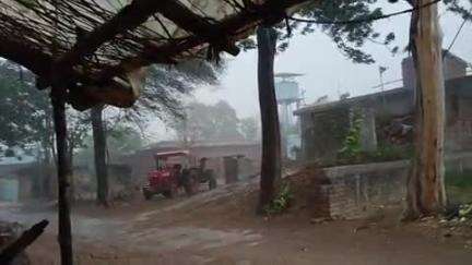 plalmu distri-bahut bhari bari hue hai
jise atyadhi jan mal ki hani hue