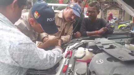 कर्णप्रयाग: कर्णप्रयाग पुलिस ने अवैध हूटर बजाकर रौब दिखा रहे वाहन चालक को सिखाया सबक, चालानी कार्रवाई कर दी कड़ी हिदायत