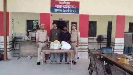 शामली: थानाभवन के मोहल्ला अस्पताल कॉलोनी के पास गोदाम से चोरी हुआ डीजे का सामान, पुलिस ने 2 युवकों को किया गिरफ्तार