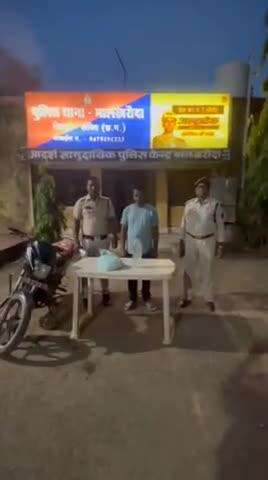 मालखरौदा थाना पुलिस ने 10 लीटर अवैध कच्ची महुआ शराब मोटर साइकिल में परिवहन करते आरोपी को किया गिरफ्तार