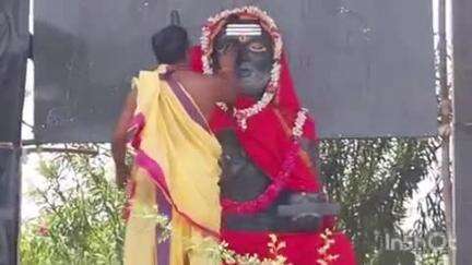భద్రకాళి ఆలయంలో ఐదవ రోజుకు చేరుకున్న భద్రకాళి భద్రేశ్వరుల కళ్యాణ బ్రహ్మోత్సవాలు అమ్మవారి సేవలో పాల్గొన్న విశ్వబ్రాహ్మణుల