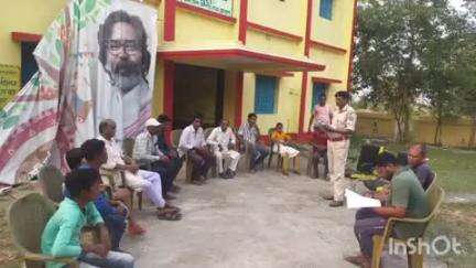 कुंडहित: प्रखंड के विभिन्न गांवों में पुलिस ने ग्रामीणों को बाल विवाह के कानूनी परिणामों से अवगत कराया