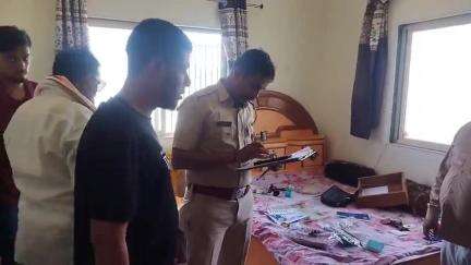 खुलताबाद: शहरातील आलमगीर पार्क येथे घरफोडी, लाखोंचा ऐवज लंपास; श्वान पथक व फिंगरप्रिंट तज्ज्ञांच्या मदतीने पोलिसांचा तपास सुरू