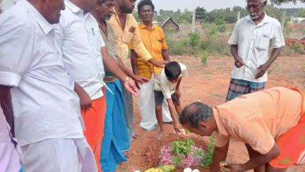 குஜிலியம்பாறை: தொப்பையசாமி மலை அடிவாரத்தில் விநாயகர் கோவில் கட்டுமான பணிக்கு பூமி பூஜை