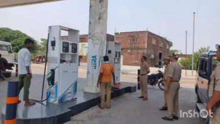 सलेमपुर: सलेमपुर समेत जिले के सभी थाना क्षेत्रों में कबड्डी की दुकान और पेट्रोल पंप पर पुलिस ने चलाया चेकिंग अभियान