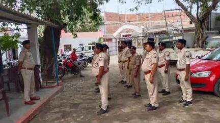 गोपालगंज: जादोपुर थाना प्रभारी ने चौकीदारों को शराब तस्करी करने वालों की सूची उपलब्ध कराने का निर्देश दिया