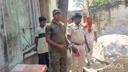 गोपालगंज: साधु चौक में जमीनी विवाद के चलते दो पक्षों में मारपीट, डायल 112 की पुलिस जांच कर रही है