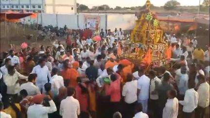 ಬಸವಕಲ್ಯಾಣ: ಕೋಹಿನೂರ ಗ್ರಾಮದಲ್ಲಿ ಶ್ರೀ ಬಸವೇಶ್ವರ ಲಿಂಗಾಯತ ಮಹಾಮಠದ ಜಾತ್ರಾಮಹೋತ್ಸವ ನಿಮಿತ್ತ ಅದ್ಧೂರಿಯಾಗಿ ಜರುಗಿದ ವಚನ ರಥೋತ್ಸವ