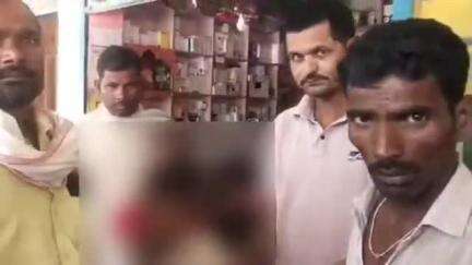 बिसवां: रेउसा में बंद दुकान में चोरी करते 2 किशोरों को दुकानदार ने पकड़ा, चोरी के पैसे बरामद कर परिजनों को सुपुर्द किया