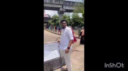 ആലുവ: നഗരത്തിൽ കോൺഗ്രസ് നേതാക്കളെ അപകീർത്തിപ്പെടുത്തുന്ന രീതിയിൽ പ്രത്യക്ഷപ്പെട്ട പോസ്റ്ററുകൾ KSU പ്രവർത്തകർ കീറിക്കളഞ്ഞു