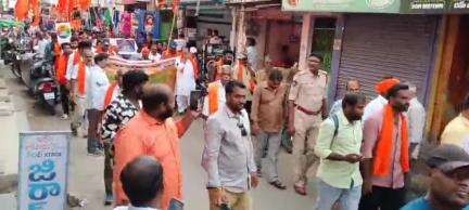 పుంగనూరు: పహల్గాం ఉగ్రదాడిని నిరసిస్తూ పట్టణంలో హిందూ సంఘాల ఆధ్వర్యంలో శాంతి ర్యాలీ