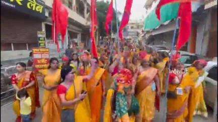 होशंगाबाद नगर: चित्रगुप्त मंदिर से अखिल भारतीय कायस्थ महासभा की महिलाओं ने भगवान चित्रगुप्त प्रकटोत्सव पर विशाल शोभायात्रा निकाली