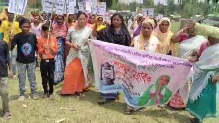 বইটামাৰী: ধনতোলাত ধনতোলা গাঁও পঞ্চায়তৰ অন্তৰ্গত ৪নং ৱাৰ্ডৰ সদস্য পদৰ প্ৰাৰ্থী শামছুন নেহাৰৰ সমৰ্থনত বিশাল নিৰ্বাচনী শোভাযাত্ৰা