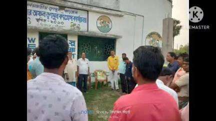ইলামবাজার: ইলামবাজার ব্লকের মৎস্য কর্মাধ্যক্ষ বদরুদ্দোজা রহমানের আত্মার শান্তির কামানোর জন্য আজ বাতিকার অঞ্চলের স্মরণ সভা করা হয়