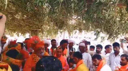 लटेरी: आमझिर के सिद्ध बाबा आश्रम में चल रही राम कथा और यज्ञ के समापन कार्यक्रम में विधायक उमाकांत शर्मा शामिल हुए