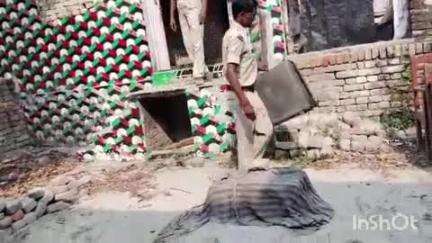 बरौली: बढ़ेया गांव में पोक्सो एक्ट मामले में फरार आरोपित के घर की कुर्की, पुलिस ने की कार्रवाई