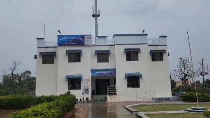 ઝાલોદ: મલવાસી ખાતેથી ફોર વ્હીલર ગાડીમાં હેરાફેરી કરાતા 1,11,360 રૂપિયાના વિદેશી દારૂ જપ્ત કરાયો