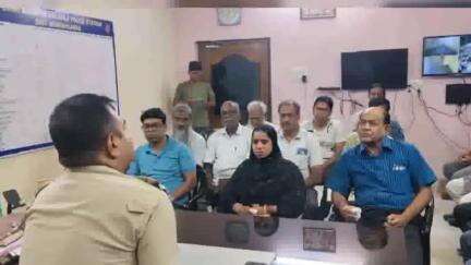 লালগোলা: লালগোলা থানার উদ্যোগে শান্তি-শৃঙ্খলা রক্ষায় আলোচনা সভা