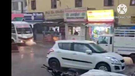 शिमला शहरी: शिमला शहर में बारिश का कहर, नालों से बाहर बहने लगा पानी, ओल्ड बस स्टैंड के समीप ट्रैफिक कंट्रोल रूम में घुसा पानी