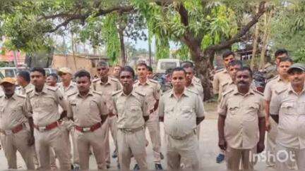 मधेपुर: मधेपुर थाना में चौकीदारों की परेड, थानाध्यक्ष ने दिए निर्देश