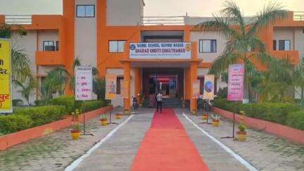 बनखेड़ी: गोविन्दनगर विद्यालय परिसर में विशेष आयोजन के लिए मंच सज रहा है, प्रधानाचार्य, दक्षता वित्तीय वर्ग का आयोजन कल से होगा