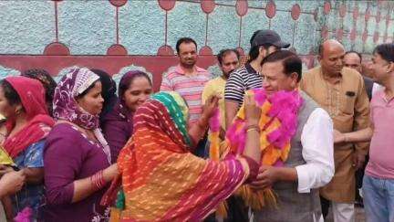 नाहन: भाजपा ने विक्रमबाग व देवनी में संविधान निर्माता डॉ भीमराव अम्बेडकर के सम्मान में चलाया संपर्क अभियान