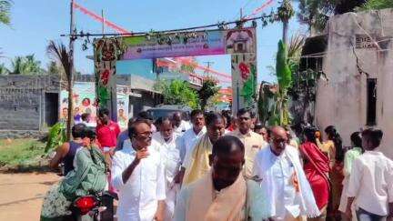 ಕೂಡ್ಲಿಗಿ: ಬಣವಿಕಲ್ಲು ಗ್ರಾಮದಲ್ಲಿ ಶ್ರೀ ಗಣೇಶನ ದೇವಸ್ಥಾನದ ಮೂರ್ತಿ ಪ್ರತಿಷ್ಠಾಪನೆ ಮತ್ತು ಕಳಸಾರೋಹಣ ಕಾರ್ಯಕ್ರಮ; ಶಾಸಕ ಶ್ರೀನಿವಾಸ್ ಭಾಗಿ