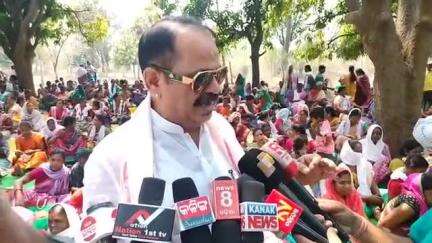 ତଲସରା: କେଶରାମାଲ ଠାରେ ଫ୍ୟାକ୍ଟ ଫାଇଣ୍ଡିଂ ଟିମ ନେତୃତ୍ବ ନେଉଥିବା ବିଧାୟକ ଭାଲୁ ଭାଇନା ନିଜସ୍ବ ଶୈଳୀ ରେ ପ୍ରତିକ୍ରିୟା