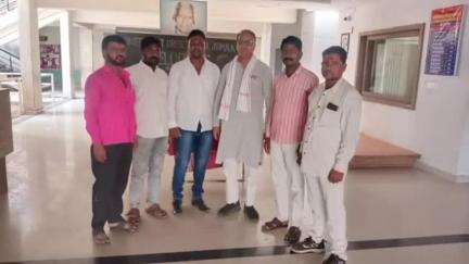 भोकरदन: काँग्रेस कार्यालयावर काँग्रेसचे जालना जिल्हाध्यक्ष राजाभाऊ देशमुख यांची अंबड काँग्रेसच्या कार्यकर्त्यांनी घेतली भेट