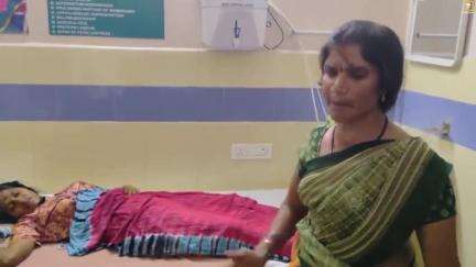 కమలాపూర్: కమలాపూర్ ప్రభుత్వ ఆసుపత్రిలో డాక్టర్ల నిర్లక్ష్యంతో మహిళకు ప్రసవం చేసినంక ప్యాడును మర్చిపోయారని  కుటుంబ సభ్యులు ఆవేదన.
