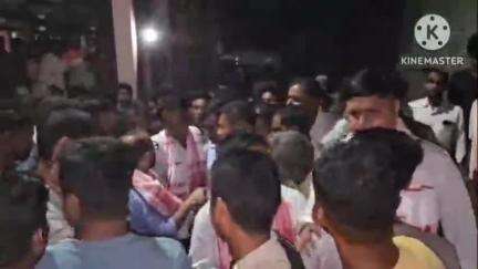 নগাঁও: ভুৰবন্ধাত বিধায়ক দিপ্লুৰঞ্জন শৰ্মা আৰু অগপ নেতা মণিমাধৱ মহন্তৰ নিৰ্বাচনী প্ৰচাৰ