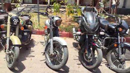 इगतपुरी: इगतपुरी पोलिसांची मोठी कारवाई पंधरा लाख रुपये किमतीच्या तोडीच्या मोटरसायकलीसह तीन आरोपींना केली अटक