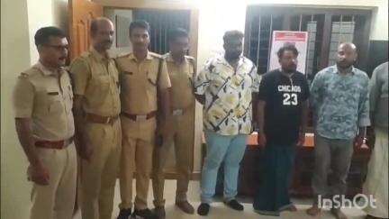 റാന്നി: ചുങ്കപ്പാറയിൽ ആഡംബര കാറിൽ വിൽപ്പനയ്ക്കെത്തിച്ച 75 കിലോ ചന്ദനതടി കരികുളം ഫോറസ്റ്റ് അധികൃതർ പിടികൂടി, 4 പേർ അറസ്റ്റിൽ