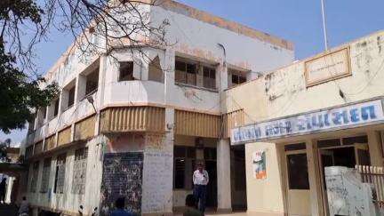 ખંભાત: ખંભાત પાલિકામાં યોજાનારા બોર્ડ બેઠક પૂર્વે 11 નંબરના એજન્ડા આઈટમ પર હાઈકોર્ટે સ્ટેનો હુકમ કર્યો.